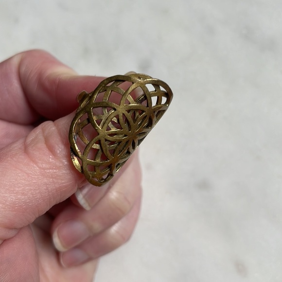 Vintage | Brass Sacred Geometry Ring | 7/8 - Picture 12 of 13